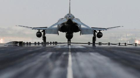 Turecki F-4 Phantom na rozbiegu w bazie w Incirlik