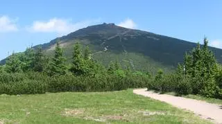 Karkonoski Park Narodowy rozpoczął remont czerwonego szlaku. Szczyt można zdobyć wchodząc niebieskim