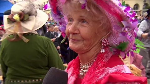 Marsz kapeluszy, potem tańce. Seniorzy opanowali rynek