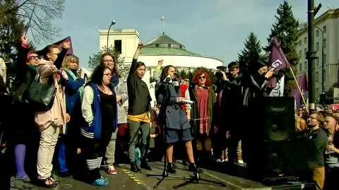 Czarny protest na ulicach miast całej Polski
