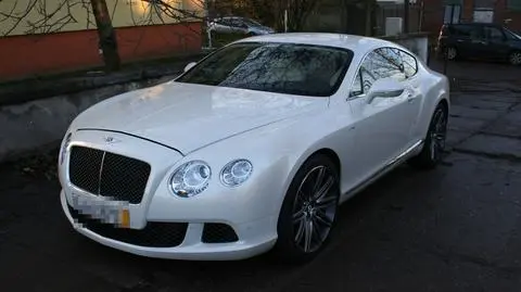Bentley porzucony w lesie. Policja odnalazła skradzione samochody warte 3 mln zł