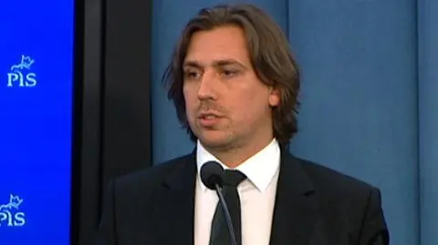 "Agent Tomek" depcze po piętach kolegom. Hofman się cieszy