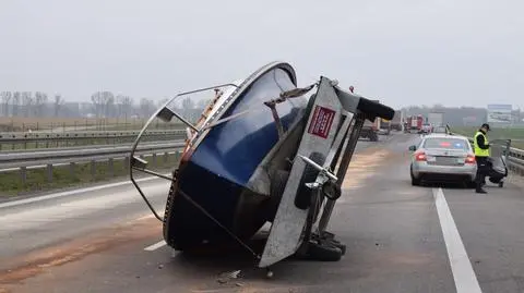 Dolny Śląsk: łódź zablokowała drogę S8
