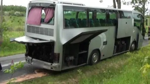 Zderzenie dwóch autokarów. Wiozły dzieci na zieloną szkołę
