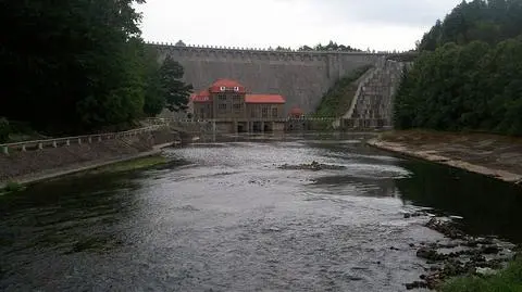 Stulatka, co oparła się dziesięciu powodziom. 
Zapora w Pilchowicach obchodzi urodziny
