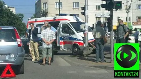 Rozbiła się karetka. Dwie osoby w szpitalu