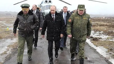 Rosja wstrzymuje udział w INF. Putin: ruszą prace nad nowymi pociskami