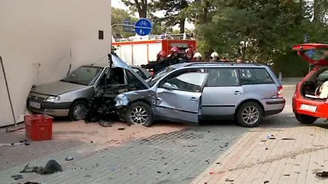 Auta wjechały w sklep