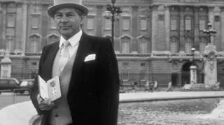 Za zasługi Strzeleckiego tytułem MBE wyróżniła Elżbieta II 