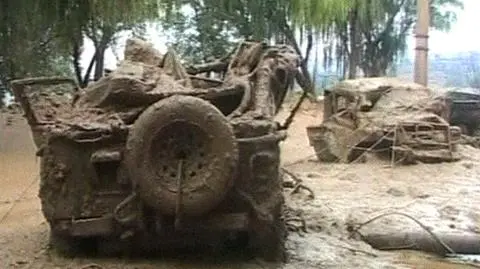 Co najmniej 34 osoby zginęły w błotnej powodzi