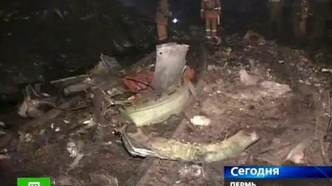Na pokładzie Boeinga 737, który rozbił się w niedzielę pod miastem Perm na Uralu, był doradca byłego prezydenta Rosji, generał Giennadij Troszew. Samolot z 88 osobami rozbił się w nocy z soboty na niedzielę - podały agencje informacyjne w Rosji. Nikt nie ocalał.(APTN)