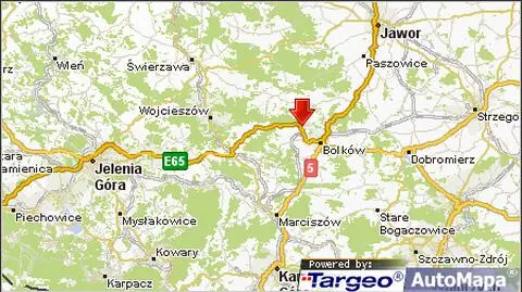 Czołowe zderzenie na łuku drogi. Cztery osoby ranne