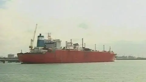Tankowiec miał staranować weneckie nabrzeże