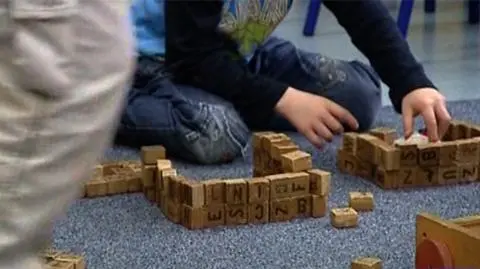 Pięciolatek terroryzuje szkołę