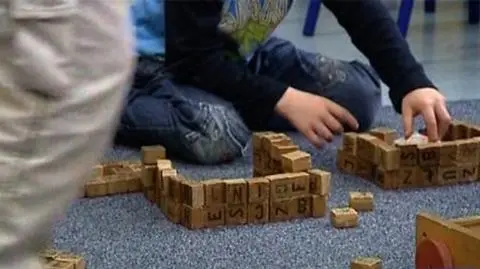 Pięciolatek terroryzuje szkołę