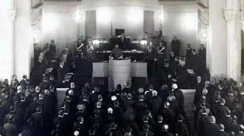 Naczelnik Państwa Józef Piłsudski otwiera pierwsze posiedzenie Sejmu Ustawodawczego. 10 lutego 1919