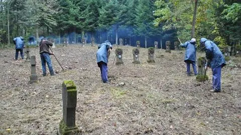 Więźniowie porządkowali cmentarze i remontowali komisariaty
