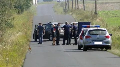 Ciało skatowanego mężczyzny w rowie. Policja zatrzymała cztery osoby