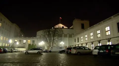 PiS nie zwraca uwagi na porę dnia