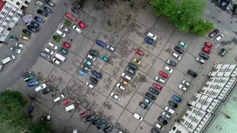 Kraków planuje podniesienie opłat za parkowanie w centrum miasta [materiał magazynu "Polska i Świat"]