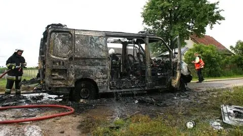 Jechali do pacjenta. Karetka spłonęła w drodze