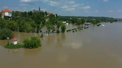 The rising flood wave passed through the city of Sandomierz where it reached the height 740 centimetres