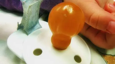 Czterolatek wezwał policję. Chciał oddać smoczki