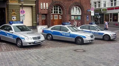Setki razy gwałcili córki. Staną przed sądem