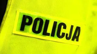Policja zatrzymała podejrzanych, którzy, podszywając się pod drogówkę, napadli i porwali kierowcę TIR-a, by ukraść przewożone przez niego papierosy o wartości ponad pięciu milionów złotych.