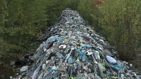 Tysiące ton śmieci cuchnie i truje mieszkańców