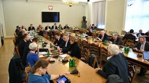Posłowie połączonych komisji za projektem PiS o służbie zagranicznej
