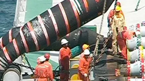 "Naftowy Nord Stream" gotowy. Kolejne zagrożenie dla Polski