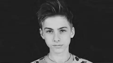 Syn Nicka Cave'a nie żyje