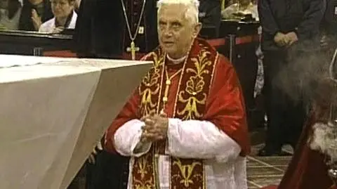 Benedykt XVI pielgrzymuje do Austrii. Papież odwiedzi m.in. sanktuarium maryjne Mariazell, które obchodzi 850-lecie swojego powstania. (APTN)