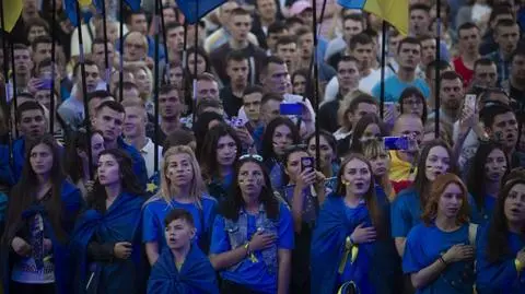 Nagranie archiwalne: prezydent Petro Poroszenko wizytuje granicę z Polską przed zniesieniem wiz do państw Unii Europejskiej