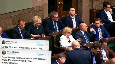 Łukasz Rzepecki znalazł swoją tabliczkę po drugiej stronie sali plenarnej
