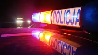 Policjanci podczas nocnego patrolu uratowali ludzi z płonącego budynku