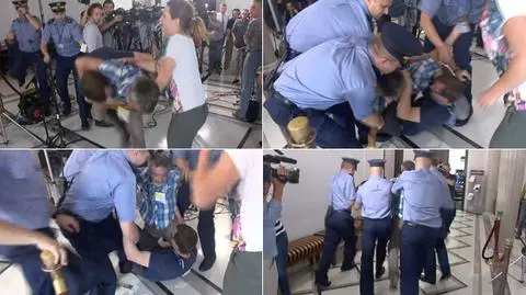 Mężczyzna jest przedstawicielem Fundacji im