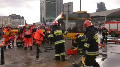 W Warszawie autobus wjechał w grupę ludzi