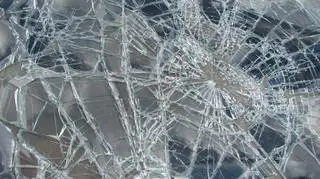 Pijany 19-latek skakał po samochodach