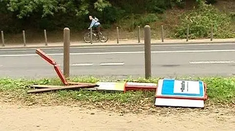 Samochód wjechał w ludzi na przystanku