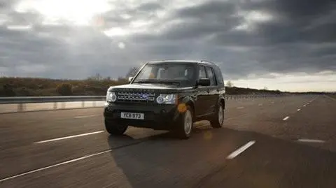 Szef MON oddaje luksusowe 4x4 dowódcom