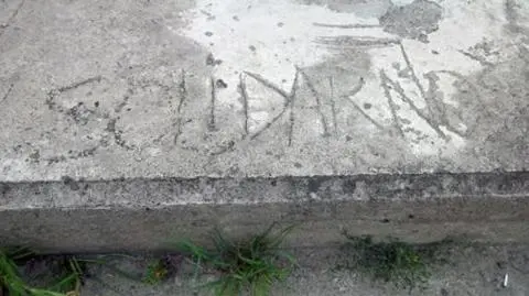Zanikają ślady walki z komuną