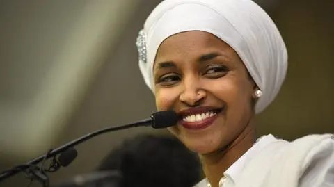 Ilhan Omar chce zniesienia zakazu noszenia nakryć głowy w Kongresie. Materiał "Faktów o Świecie" z 8 listopada