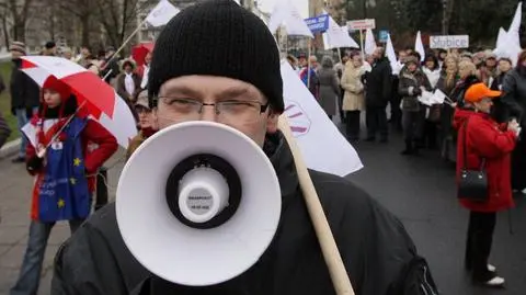 Trąbkami w pomostówki i plany rządu