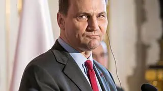 Sikorski: Polska nie czuje się jeszcze militarnie zagrożona