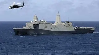USS San Antonio pływa gdzieś po Morzu Śródziemnym