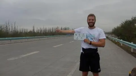 Pojedzie autostopem z Gdańska na Antarktydę. Tak chce zebrać pieniądze dla hospicjum