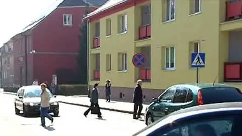 Policjanci potrącili 16-latkę. "Oni gdzieś na masce ją wlekli"