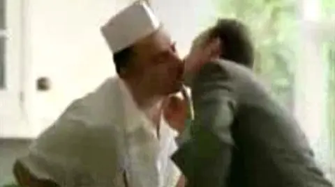 Zdjęli reklamę za pocałunek gejów